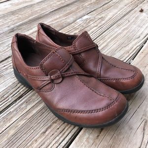 Clarks slip on brown shoes size 8M
Women’s shoes